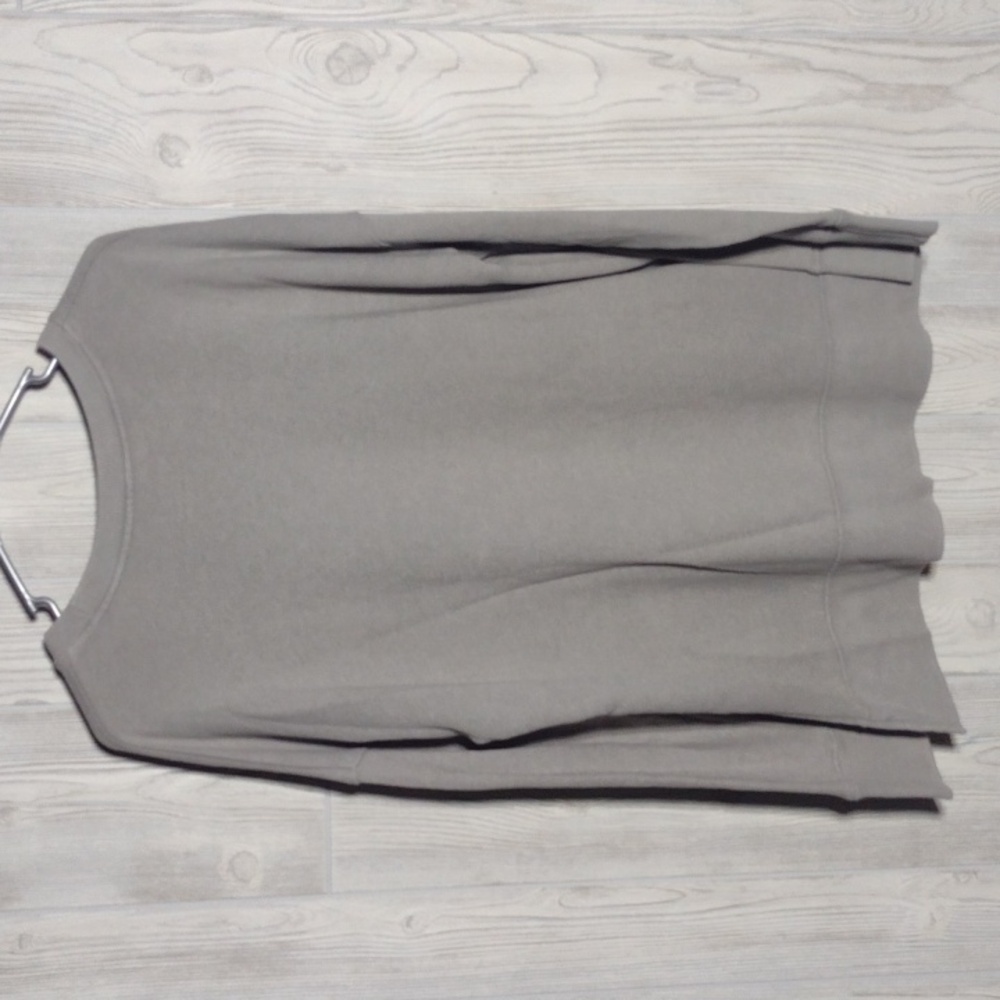 ✴️3 for $15: Oversized High/Low Cut Grey Sweatshirt - Picture 7 of 13